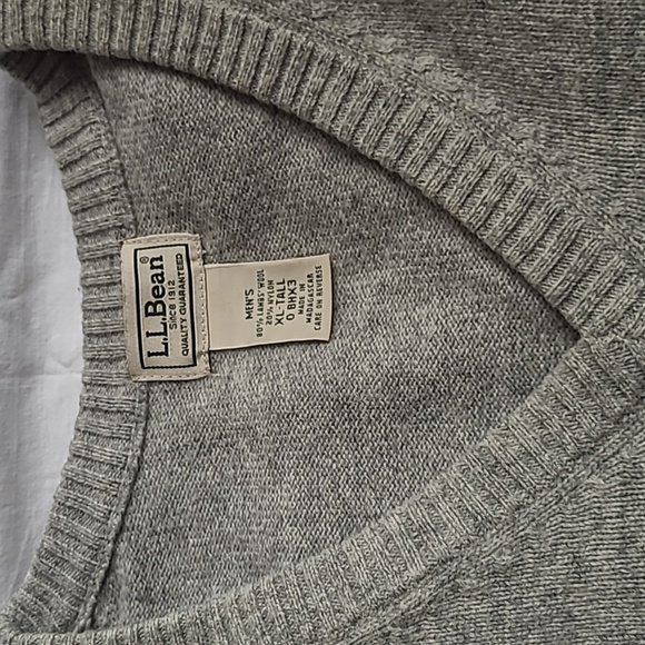 L.L. Bean Men's Lambswool V-Neck Sweater - Picture 2 of 4